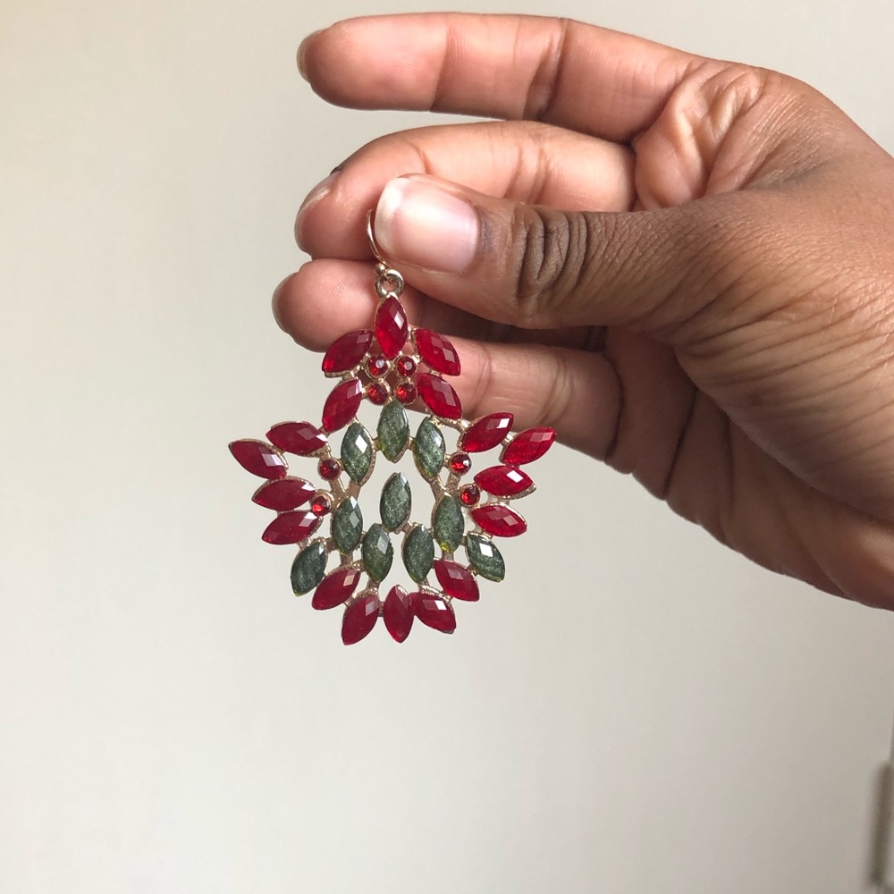 Green and red fancy earrings💸💸